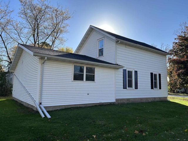 300 E DIVISION STREET, Greenwood, WI 54437