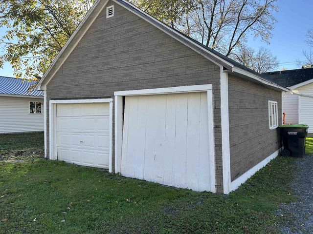 300 E DIVISION STREET, Greenwood, WI 54437