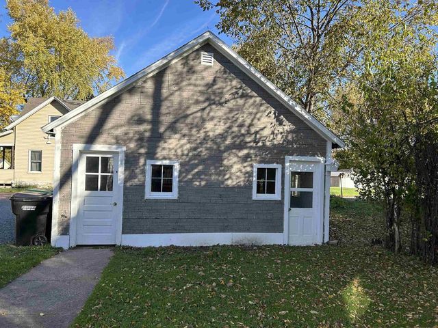 300 E DIVISION STREET, Greenwood, WI 54437