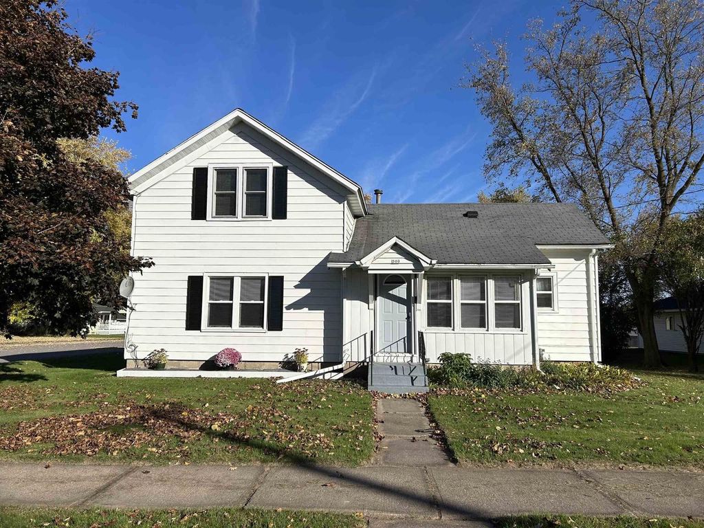 300 E DIVISION STREET, Greenwood, WI 54437
