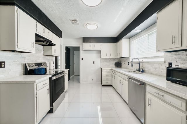 10127 Fernstone Lane, Houston, TX 77070