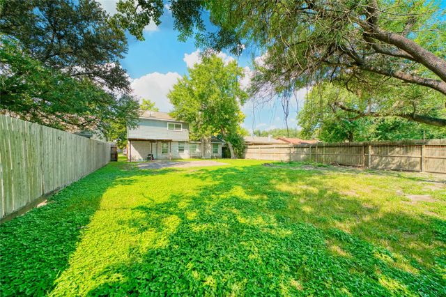 10127 Fernstone Lane, Houston, TX 77070