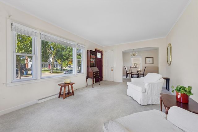 995 S Swain Avenue, Elmhurst, IL 60126