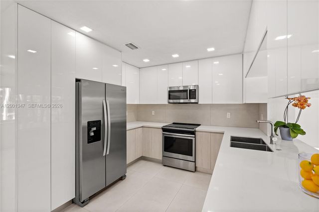 6605 SW 61st St, South Miami, FL 33143