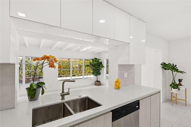 6605 SW 61st St, South Miami, FL 33143