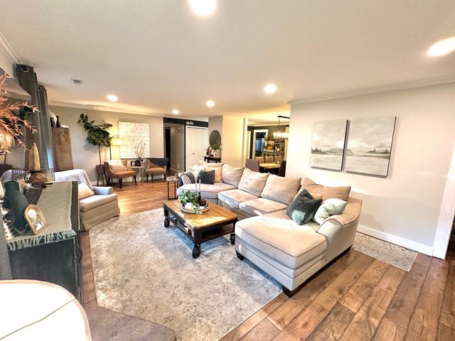 155 Timberlake Dr, Hendersonville, TN 37075