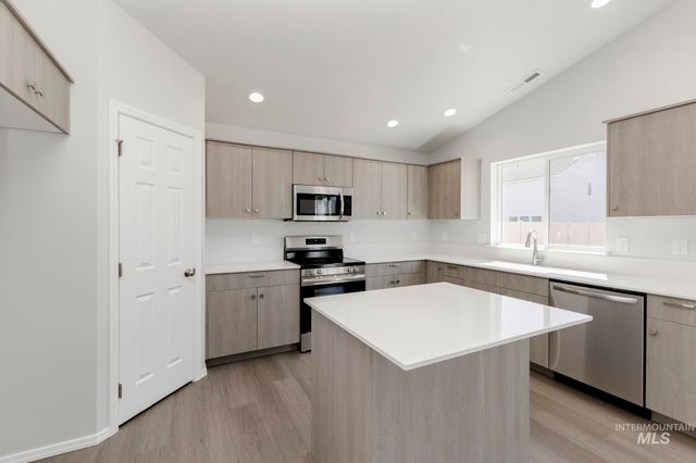 4922 Blue Silver St, Caldwell, ID 83605