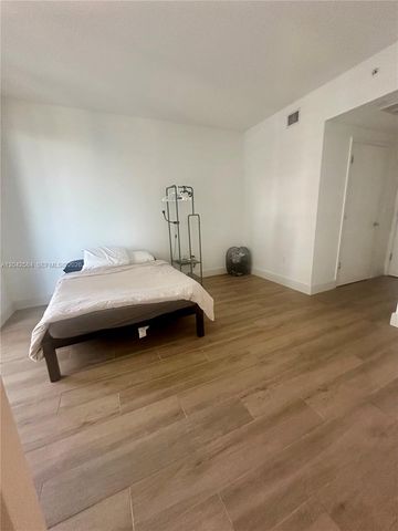 1010 Brickell Ave 4307, Miami, FL 33131