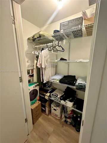 1010 Brickell Ave 4307, Miami, FL 33131