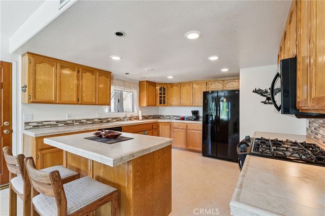 28597 Saginaw Court, Lake Arrowhead, CA 92352