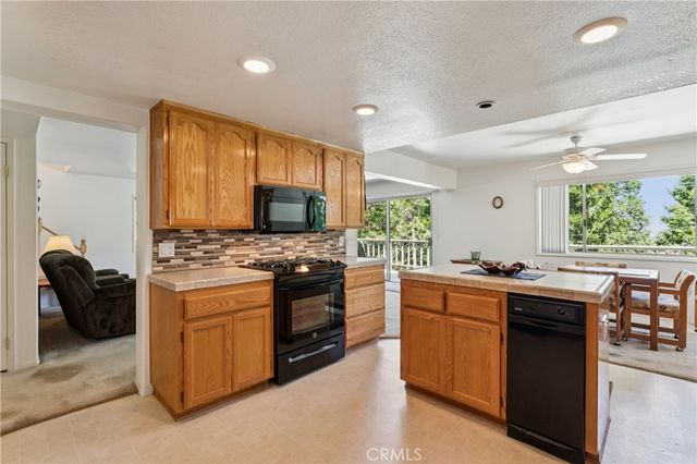 28597 Saginaw Court, Lake Arrowhead, CA 92352