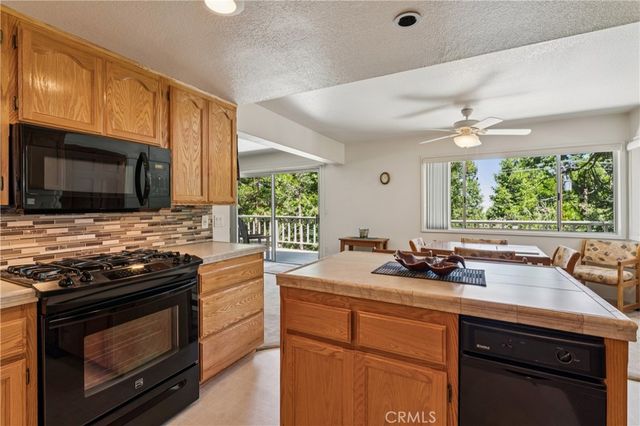 28597 Saginaw Court, Lake Arrowhead, CA 92352