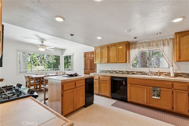 28597 Saginaw Court, Lake Arrowhead, CA 92352