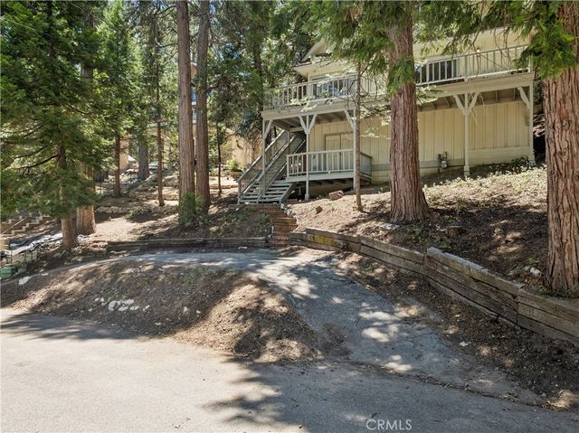 28597 Saginaw Court, Lake Arrowhead, CA 92352