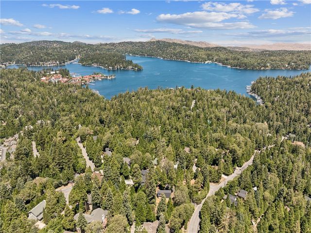 28597 Saginaw Court, Lake Arrowhead, CA 92352