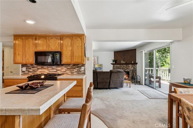 28597 Saginaw Court, Lake Arrowhead, CA 92352