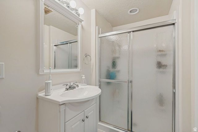 5326 W MOUNTAIN VISTA DR, West Jordan, UT 84081