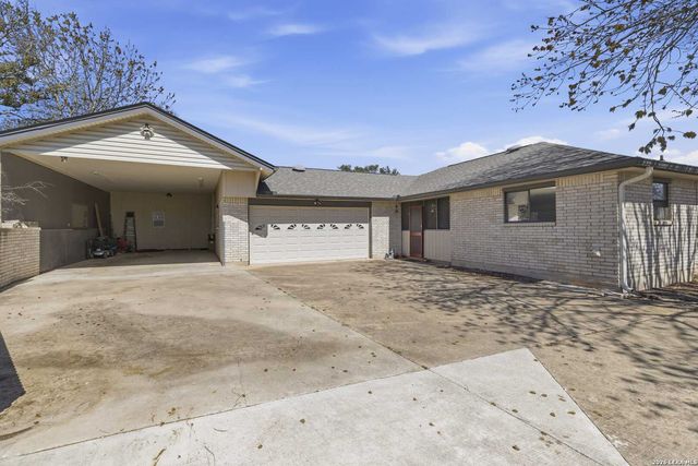 227 Southway Drive, Kerrville, TX 78028