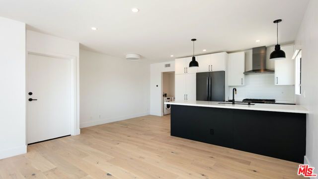 2811 3rd Street 10, Santa Monica, CA 90405