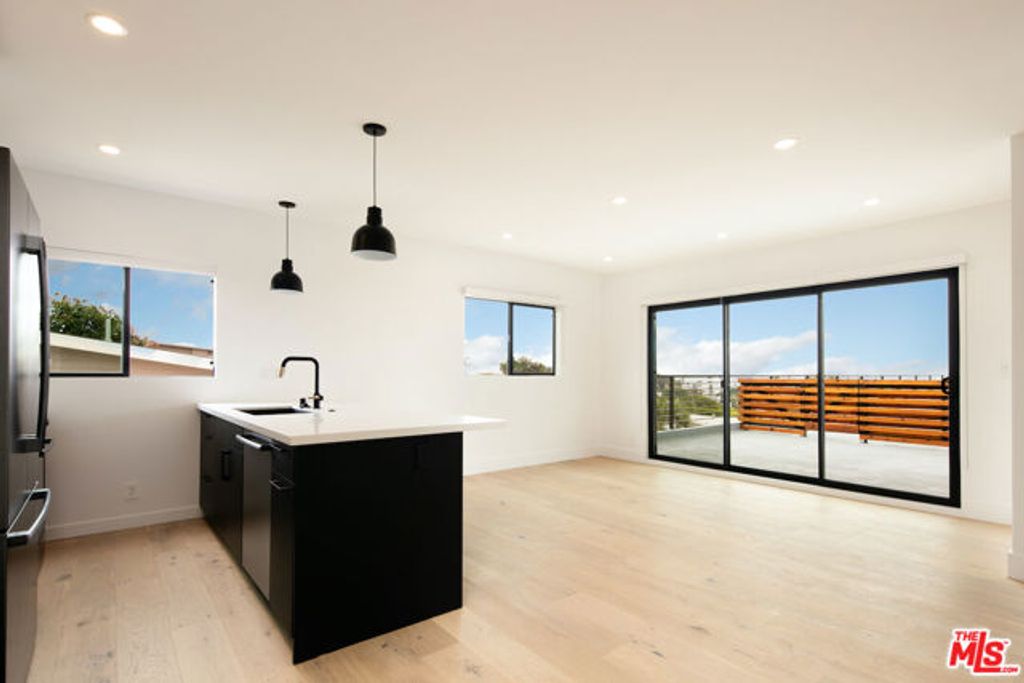 2811 3rd Street 10, Santa Monica, CA 90405