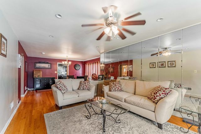 8800 S Merrill Avenue, Chicago, IL 60617