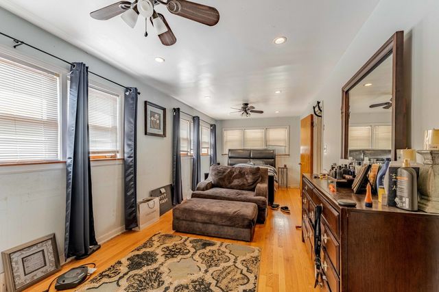 8800 S Merrill Avenue, Chicago, IL 60617