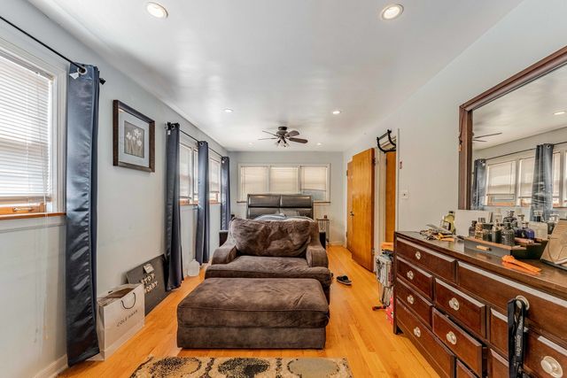 8800 S Merrill Avenue, Chicago, IL 60617