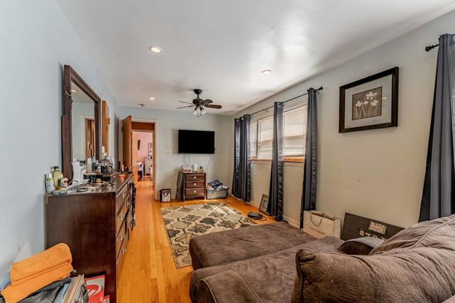 8800 S Merrill Avenue, Chicago, IL 60617