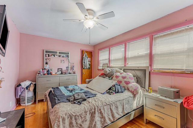 8800 S Merrill Avenue, Chicago, IL 60617
