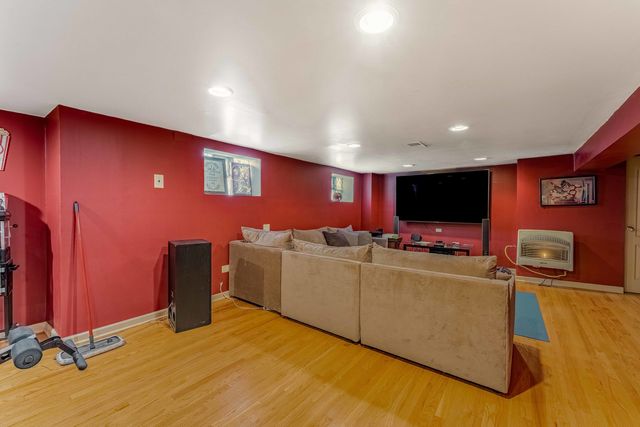 8800 S Merrill Avenue, Chicago, IL 60617
