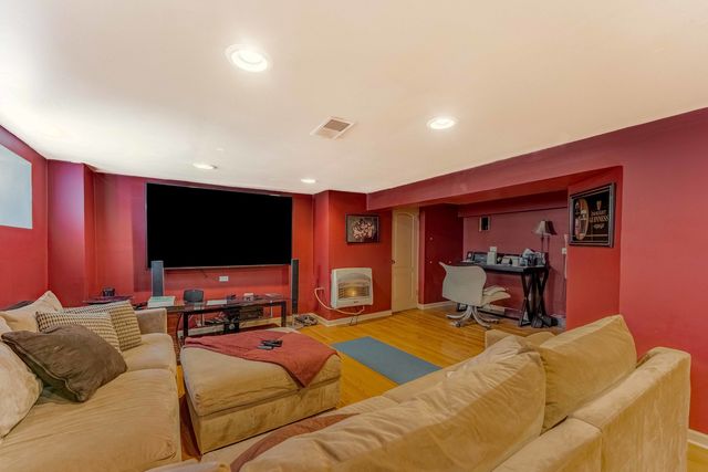 8800 S Merrill Avenue, Chicago, IL 60617