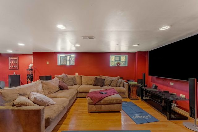 8800 S Merrill Avenue, Chicago, IL 60617