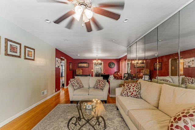 8800 S Merrill Avenue, Chicago, IL 60617