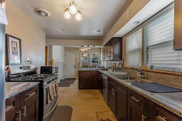8800 S Merrill Avenue, Chicago, IL 60617