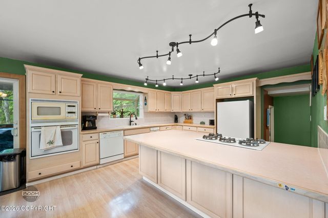 22432 Glacier View Drive, Eagle River, AK 99577