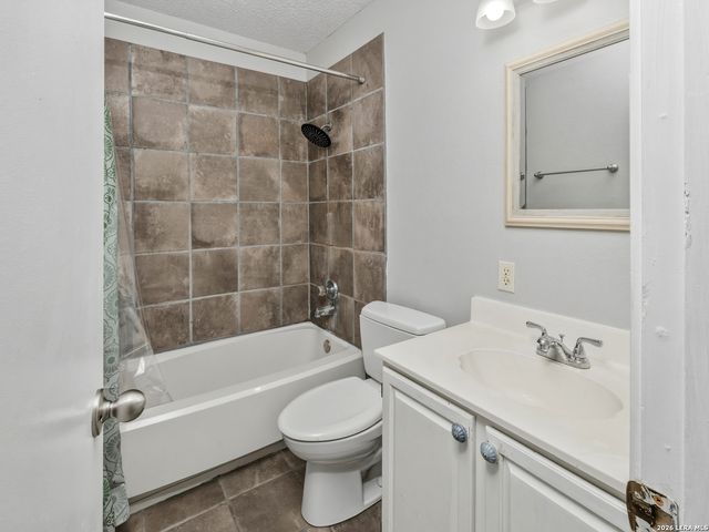 2023 MUDDY PEAK DR, San Antonio, TX 78245