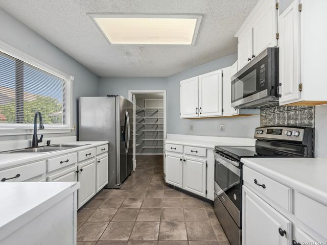 2023 MUDDY PEAK DR, San Antonio, TX 78245