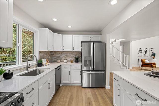 25025 NE 52nd Place, Redmond, WA 98053