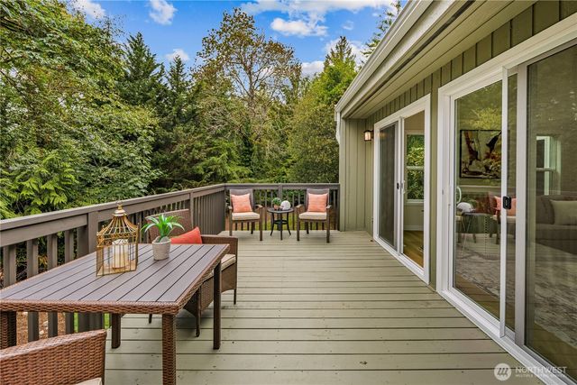 25025 NE 52nd Place, Redmond, WA 98053