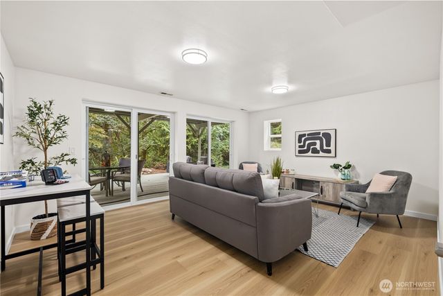 25025 NE 52nd Place, Redmond, WA 98053