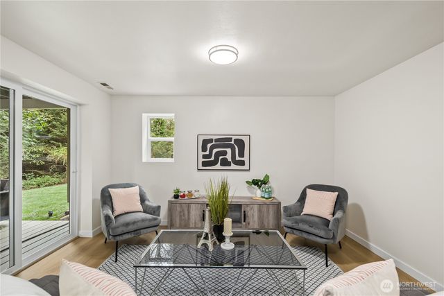 25025 NE 52nd Place, Redmond, WA 98053