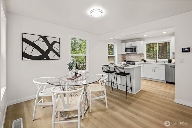 25025 NE 52nd Place, Redmond, WA 98053