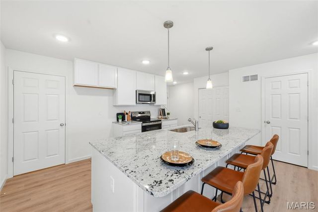 1752 Dyess Street, St Charles, MO 63301