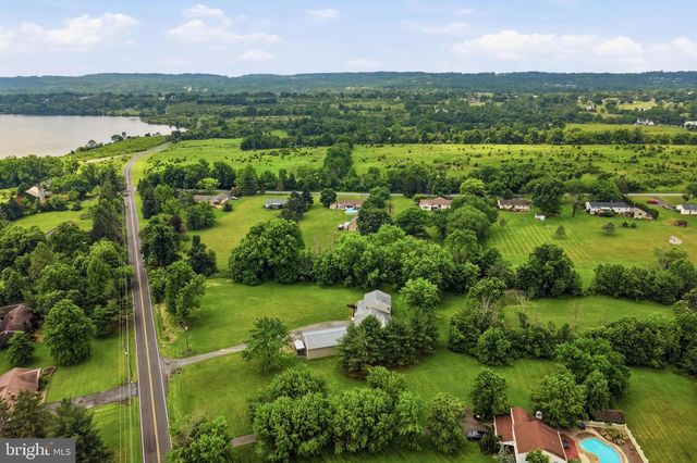 1026 CHURCH RD, East Greenville, PA 18041