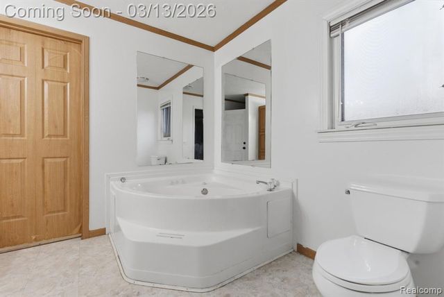 588 Norvell Beach Drive, Brooklyn, MI 49230