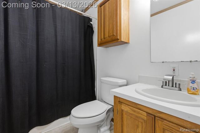 588 Norvell Beach Drive, Brooklyn, MI 49230