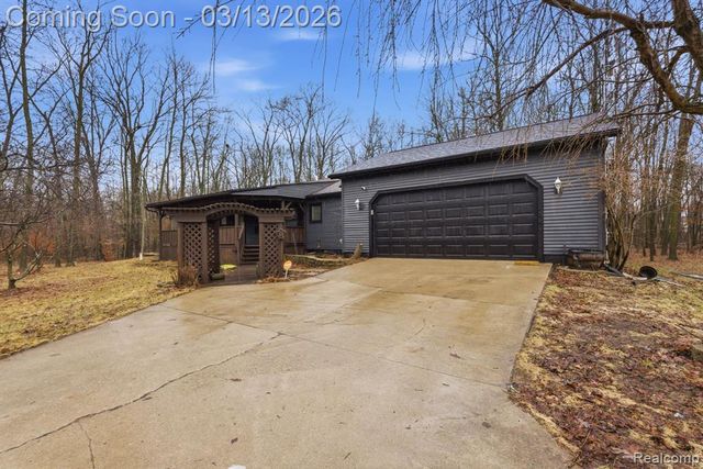 588 Norvell Beach Drive, Brooklyn, MI 49230