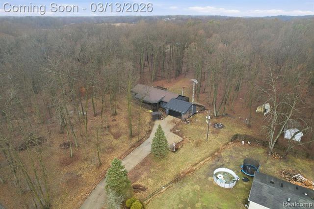 588 Norvell Beach Drive, Brooklyn, MI 49230