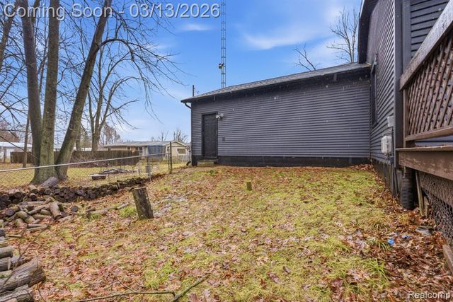 588 Norvell Beach Drive, Brooklyn, MI 49230