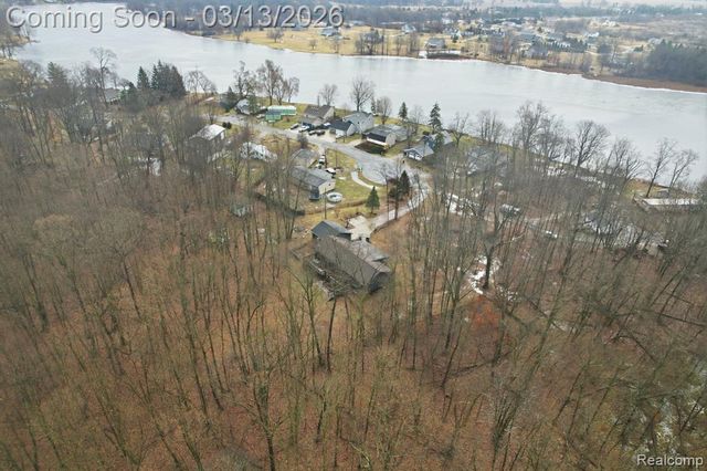 588 Norvell Beach Drive, Brooklyn, MI 49230